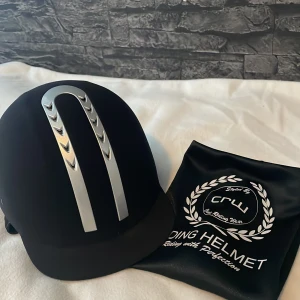 Ridhjälm - Säljer min ridhjälm. Den har endast används några få gånger och är i bra skick :)