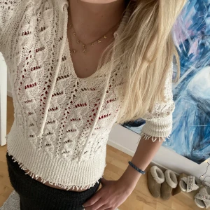 Zara tröja  - Säljer denna tröja från zara i storlek S💕