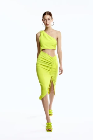 Slutsåld Zara klänning HELT NY - Prislappen är kvar. Storlek S