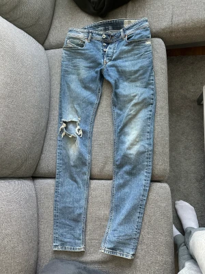 Diesel Jeans 30/32 - Diesel jeans i stretch. Mer blåa än på bilden