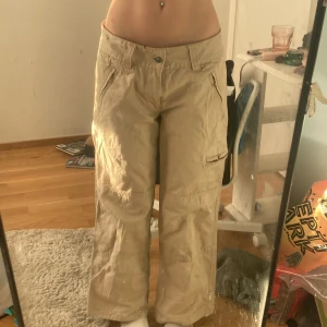 Cargo pants - Skin snygga cargo pants ! Säljer då jag växt ur dem, jätte bra kavlitet!💗 