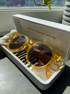 Chimi solglasögon  - #003 Mango Sparsamt använda  Skickas med Postnord spårbart 51 kr