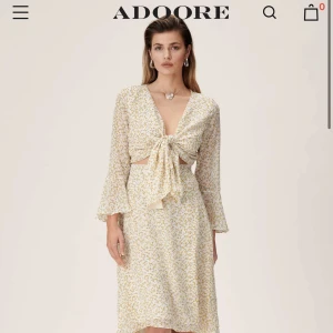 Adoore klänning - Klänning från Adoore använd en gång, midsommar 2022. Superbra skick!