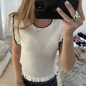 Blus  - Säljer denna super fina blus så den inte kommer till användning Skiv för frågor eller funderingar ❤️❤️