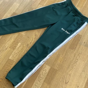 Palm Angels byxor  - Palm angles byxor, använda i 3 månader inga märken elr flaws, kvitto finns 