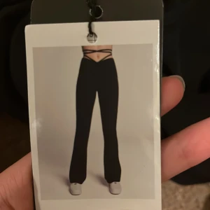 Byxor  - Väldigt snygga, kattiga byxor som formar kroppen. Köpte de och glömde att jag hade de så nu har de blivit små för mig 