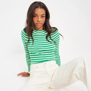 Randig grön tröja - Jätteskön och fin tröja, i princip oanvänd 💚