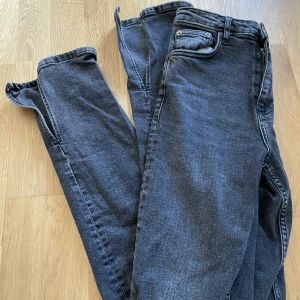 Zara byxor  - Zara byxor med slits 