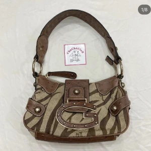 Guess vintage  - Condition 9.5 contact for more pictures 🤎🤎