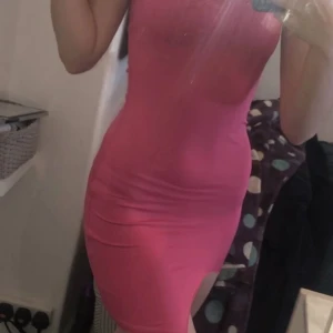 En slik klänning  - En slik klänning i färgen ljuslila. Den är i storlek xs. Säljer den för 50kr plus frakt.