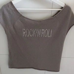 Zadig & Voltaire tröja  - Säljer denna superfina 100% kashmir tröjan från zadig & Voltaire❤️‍🔥så fin passform och världens skönaste men kommer tyvärr inte till användning