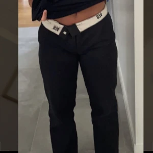 Dickies byxor - Snygga svarta byxor som passar till allt. Originalpris 700kr. Bra skick.