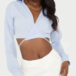 Skjorta topp - Super snygg skjorta topp som man kan knyta Hur som helst eller ha som kofta helt ny💕