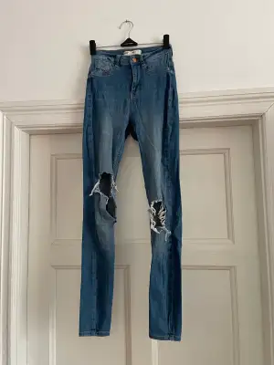 Jeans från Ginatricot storlek S. Skulle mer säga xs.