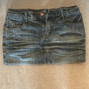 Jättefin Y2k jeans kjol! Storlek medium men lite kort för mig 💗  - #Y2k 