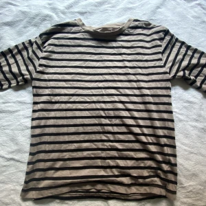 Randig Tröja  - En långärmad randig tröja från lager 157 som använts 1 gång! 