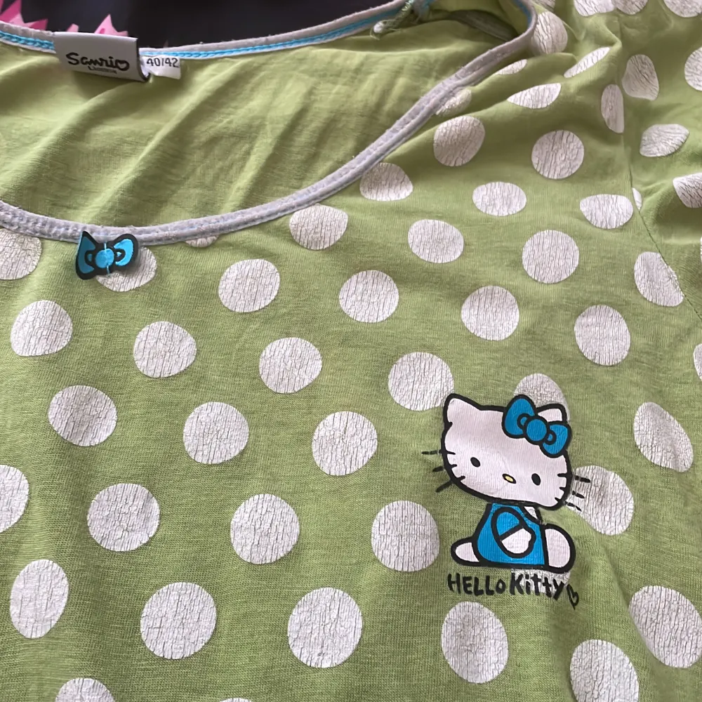 Så gulligt hello kitty natt linne🩷 För lång på mig. Mekot.