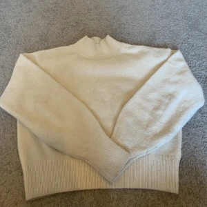 Tjocktröja  - Säljer denna jättefina sköna tjocktröjan k bar sicka 