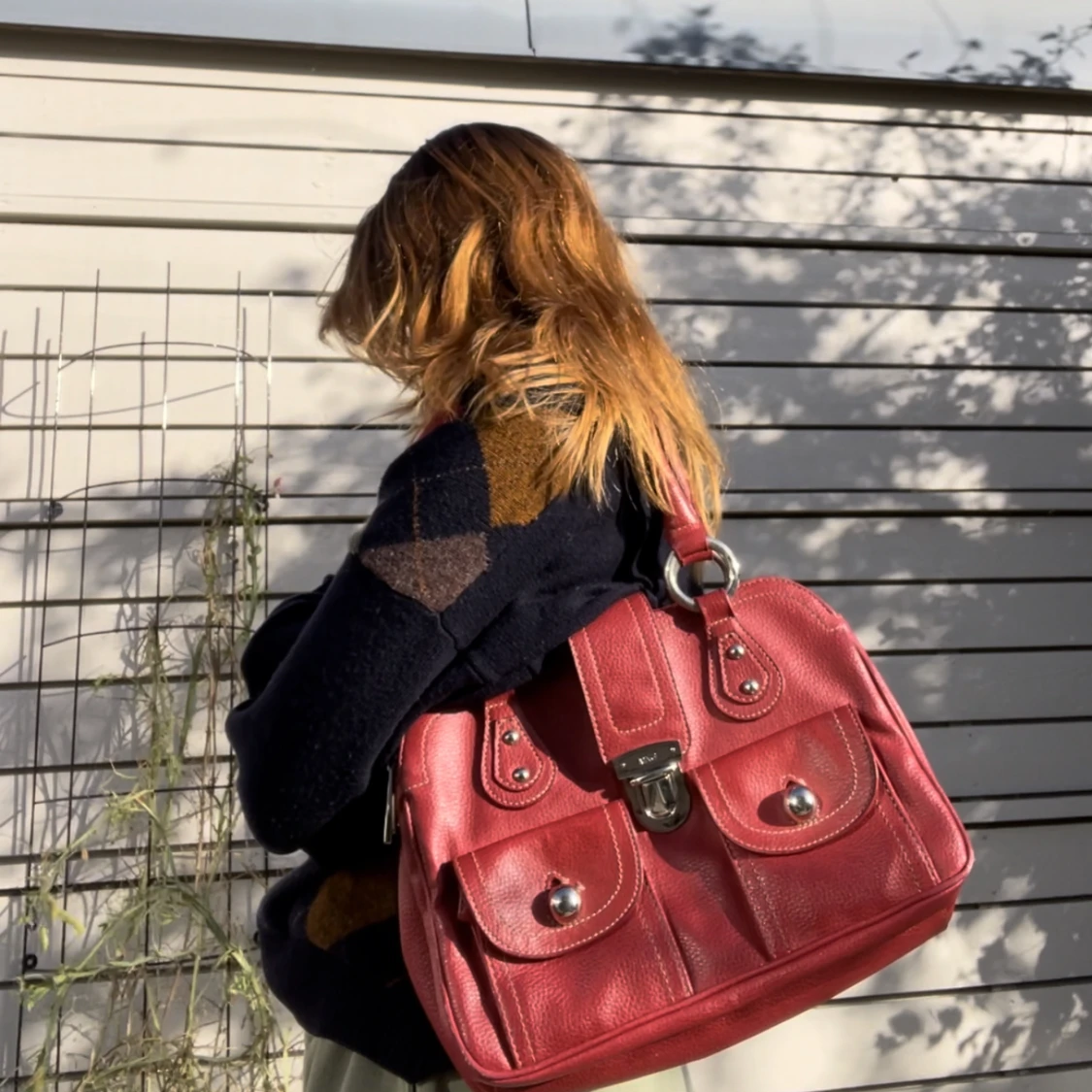 Cherryred 🍒axelväska, i läder - 91