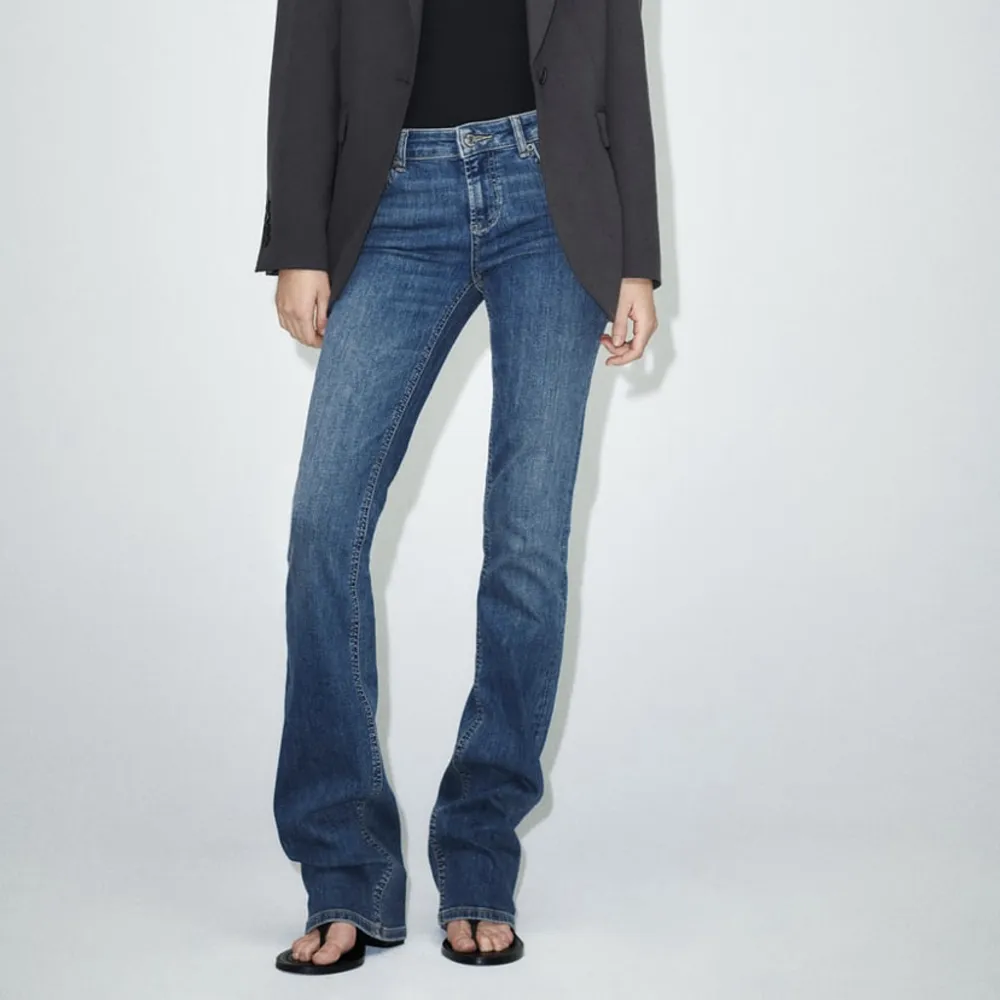 Så fina💕 sparsamt använda!! Uppsprättade nertill Säljer likadana i svart och mörkblå!!. Jeans & Byxor.