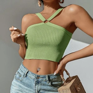 Topp - Grön topp i storlek S, jättefin men säljer pga för liten🌺