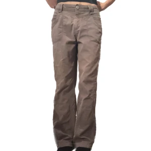 Bruna tygbyxor/cargos - Cecil bruna tygbyxor/cargos i väldigt bra skick. Vanlig midjemått. Storlek 33. Är 178 cm.