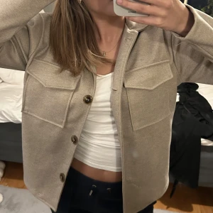 Kappa - Beige kappa som tyvärr ej kommer till användning👐🏼💓