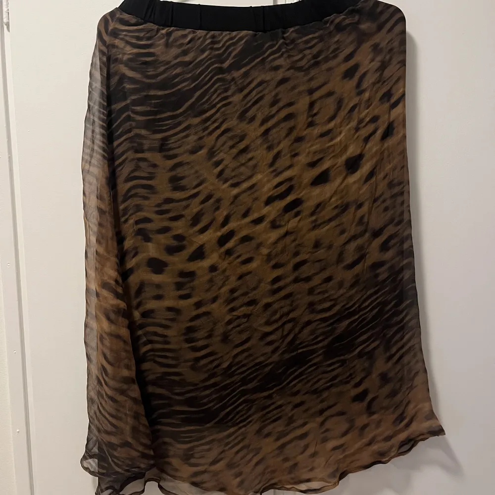 Maxmara skirt from Humana second hand.  Size is free.  Stretchy and comfortable. . Kjolar.