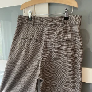 Kostymbyxor - Supersnygga kostymbyxor från Pull & Bear i mycket fint skick!!  3 FÖR 2 på min sida under hela november!!
