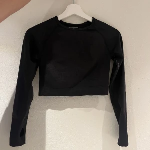 Träningströja - En träningströja från hanklafiness. Säljes då jag har en liknande💕