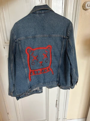 Jeansjacka - Passar XS-L beroende på hur oversize man vill att den ska va! 