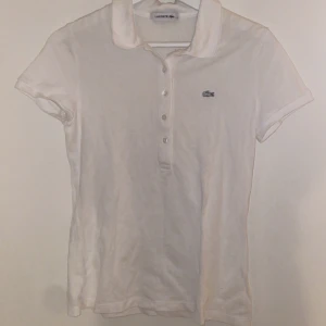 Lacost Pikétröja  - Super fin Lacost pike! Aldrig använd