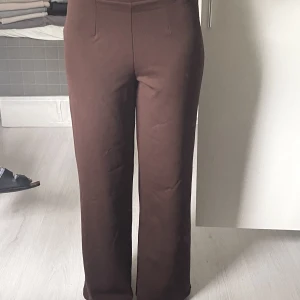 Kostymbyxor  - Bruna raka kostymbyxor, 