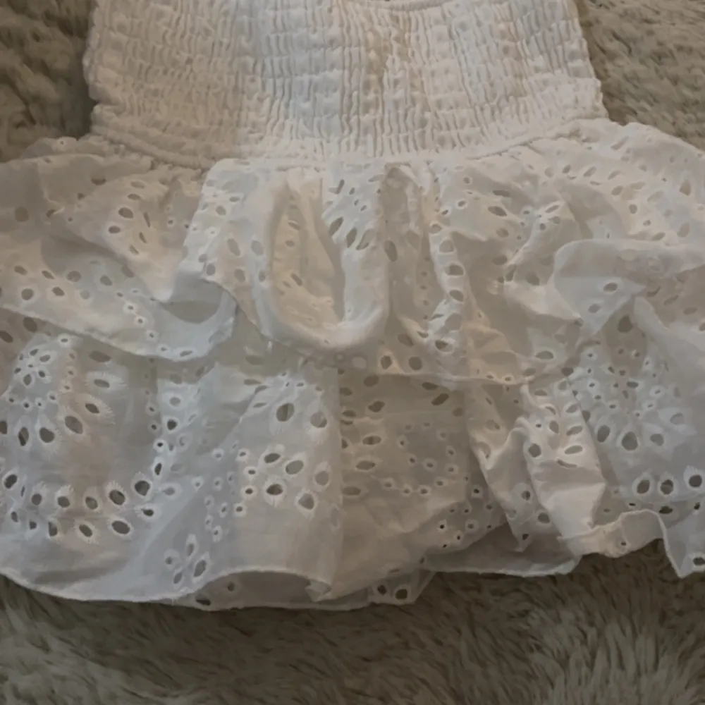 kjol med inbyggda shorts 🫶 toppenskick, aldrig använd, säljs för bytt stil!  . Kjolar.