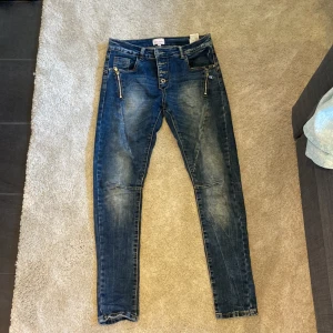 Chica London jeans storlek xs  - Chica London jeans i storlek xs 