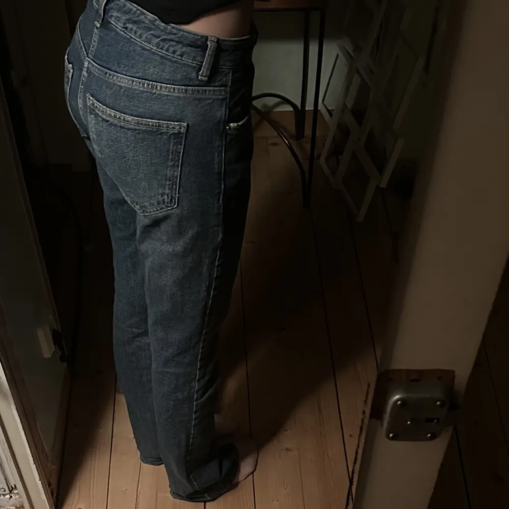 Snygga jeans från Gina tricot i storlek 38🫶🏻 säljer då dom är för stora för mig💕. Jeans & Byxor.