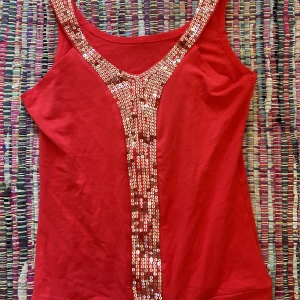 Fest linne - super gullig linne som kan användas till fest eller bara vardags:) kommer inte till användning längre:(