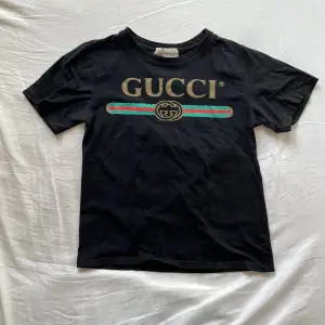 FAKE Gucci t-shirt, bra kvalitet knappt använd💗