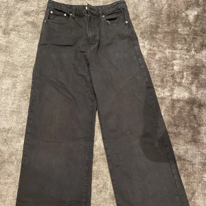 Gina Straight perfect jeans strl 36 - Har knappt använt den, är för stor på mig