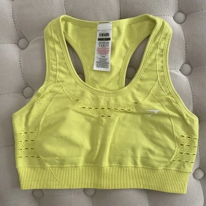 Sportbh  - Sportbh från Gymshark storlek S, använd en gång utan skavanker