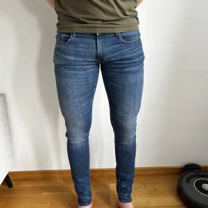 Jeans från G-star i nyskick. Endast använda ett fåtal gånger. Stretchiga jeans i slimfit. W32 L36
