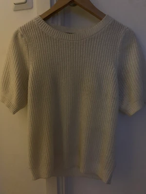 Kortarmad stickat tröja - Jätte söt stickad tröja💕