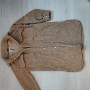 Jacka brun/beige - Fint skick Storlek 34 men passar defenitivt 36 också! 