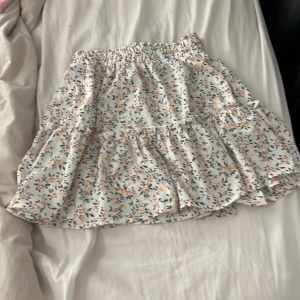 Kjol  - Kjol från SHEIN i stolek s använd 1 gång 