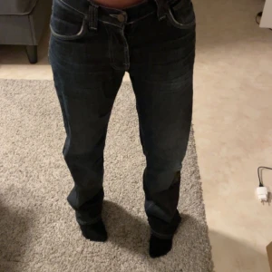 Lågmidjade jeans  - Säljer då de är förstora för mig och bara ligger 
