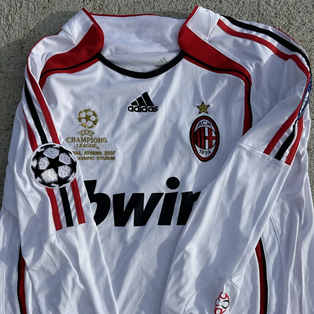 Milan långärmad med maldini på ryggen Storlek m. T-shirts.