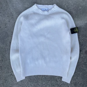 Stone island knit - Galet fet ylle tröja från  stone island , den passar storlek S och är sjukt bra kvalite. Säljer då den inte kommer till användning, inga flaws! 