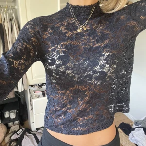 Tröja  - Så fin spets tröja från only🫶🏼 storlek S