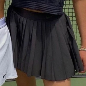 Gant  - Hej! Säljer min Gant kjol för att den är för stor för mig. Den är helt som ny (aldrig använt). Bilden är lånad men kjolen ser precis likadana ut 💕