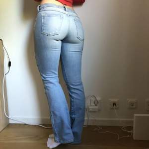 Diesel jeans i perfekt skick! 163 cm lång och de sitter perfekt runt kroppen.